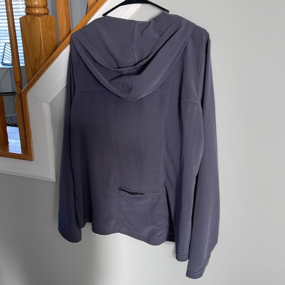 Under armour size medium track jacket - Picture 2 of 2